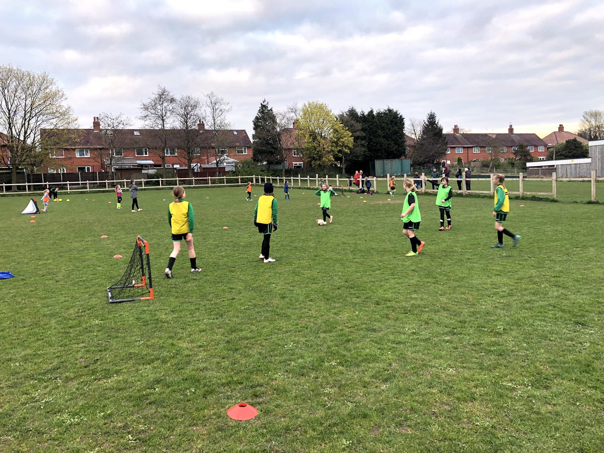 A great night for our age groups tonight starting our summer training on the grass at Blackrod Sports Centre - our home pitch in fantastic condition 💚⚽️ #WeAreAJs