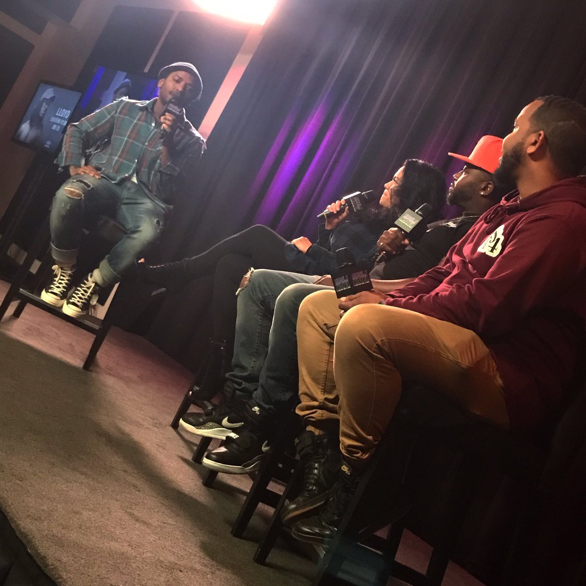 106KMEL's tweet photo. Our boy @Lloyd_YG with the #SanaGMorningShow right now inside the #KMELVIPLounge! 😍 https://t.co/Jq2G4DT9mA