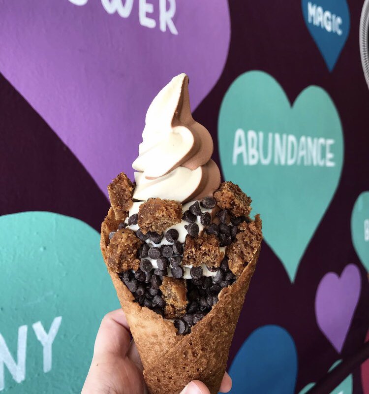 yoga_urt's tweet photo. Is it a swirl kind of day? π«π¦π«#yogaurt #nourishyourself #madefromsratch https://t.co/3uvTtzyoV4