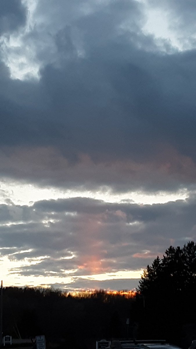 EZavinski's tweet photo. The evening skies of Lakewood, Chautauqua and Frewsburg.
#PostJournal #Sunset https://t.co/g5ja6wj6TM