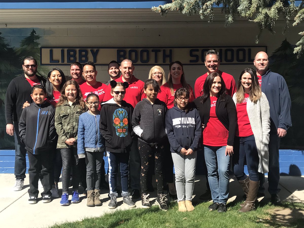 Supporting the community with my @WellsFargo coworkers at Libby Booth Elementary on National #TeachChildrenToSave Day. Thank you @uwnns @WCSDTweet and @CISNational for supporting financial literacy for our children. @handsonbanking @ABABankers