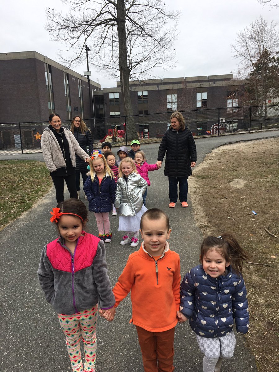 The Red Stars going on a walk for Fitness Friday! Such a fun way to end Healthy Kids Week! #MPSGreatThings #shinestrong @cmasterson8 @MilfordSchools