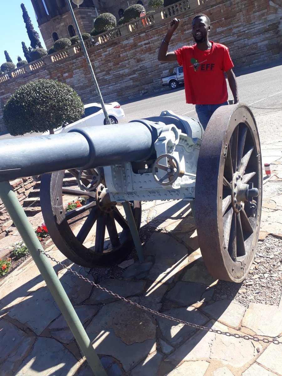 Bosula_12's tweet photo. Africa and the world must get ready to usher in Julius Malema as President of South Africa.
#EEFRedFriday https://t.co/L71V2bG18r