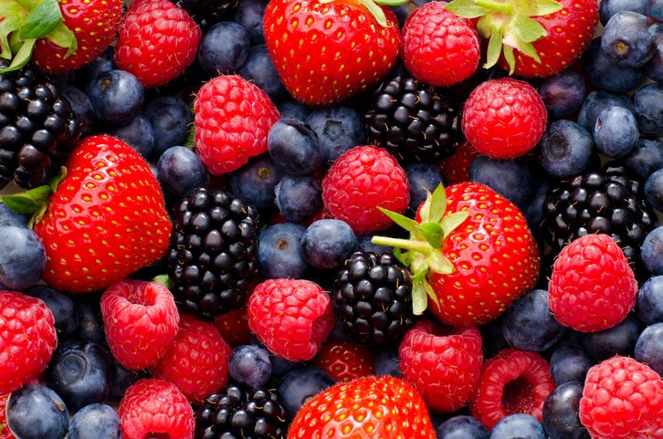 CarilionClinic's tweet photo. So simple, so delicious. This #honey-lime-berry #recipe is a refreshing treat for a hot summer day.  https://t.co/lHuoE7vmAN https://t.co/BaDFXiGbQZ