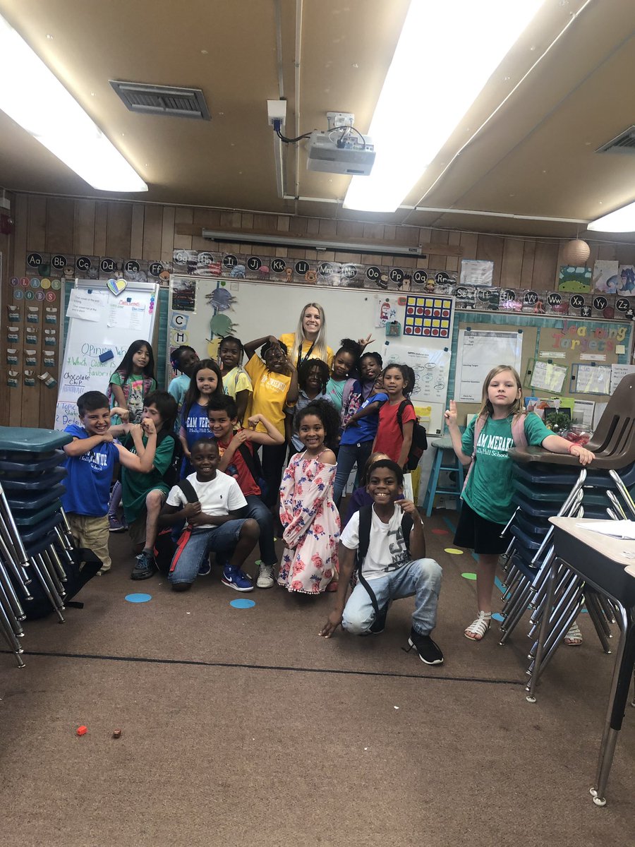 MsTBerry7's tweet image. House Day to finish out #SELebrationWeek Four Houses, One Family 💚💙💛💜 #VCS123 #VCSALLIN @HHSK8Knights