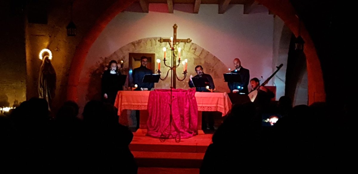sabinomanzo's tweet photo. Alcuni scatti dell’evento appena terminato: TENEBRAE FACTAE SUNT Ufficio delle tenebre Chiesa di San Marco Bari | Florilegium Vocis https://t.co/0oAhEahrSn
