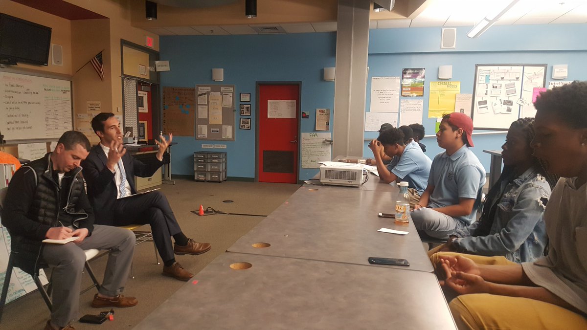 MyEmpoweredCR's tweet photo. Thanks to all of guests for discussing trauma-informed policies, law enforcement,  local govt, school funding, mayoral politics, knowing our rights, and more with .@RealDHHS students! https://t.co/5T9s18gHDI