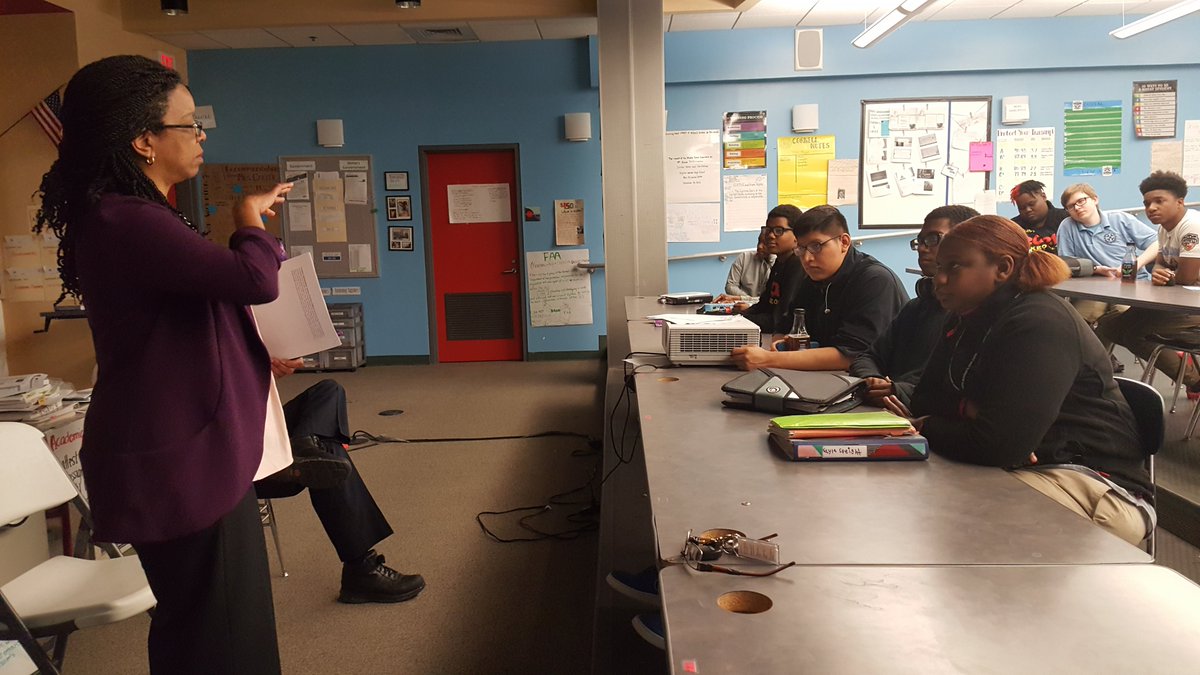 MyEmpoweredCR's tweet photo. Thanks to all of guests for discussing trauma-informed policies, law enforcement,  local govt, school funding, mayoral politics, knowing our rights, and more with .@RealDHHS students! https://t.co/5T9s18gHDI