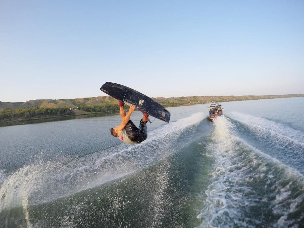 We’re rollin’ into this weekend with Malibu Athlete <a href="/OliDerome/">Olivier Derome</a> like 😎 #thetruthisonthewater 📸 <a href="/jefflangley_/">Jefferson</a>