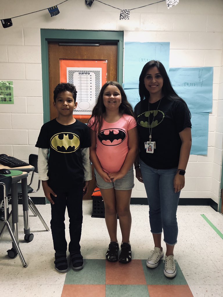 MsElliottiteach's tweet image. “Twinning” @spiritbelieves with amazing colleagues and students while sporting our heroes shirts during #SELebrationWeek! @carrieadevaney @JamieRob06 @drtm246
