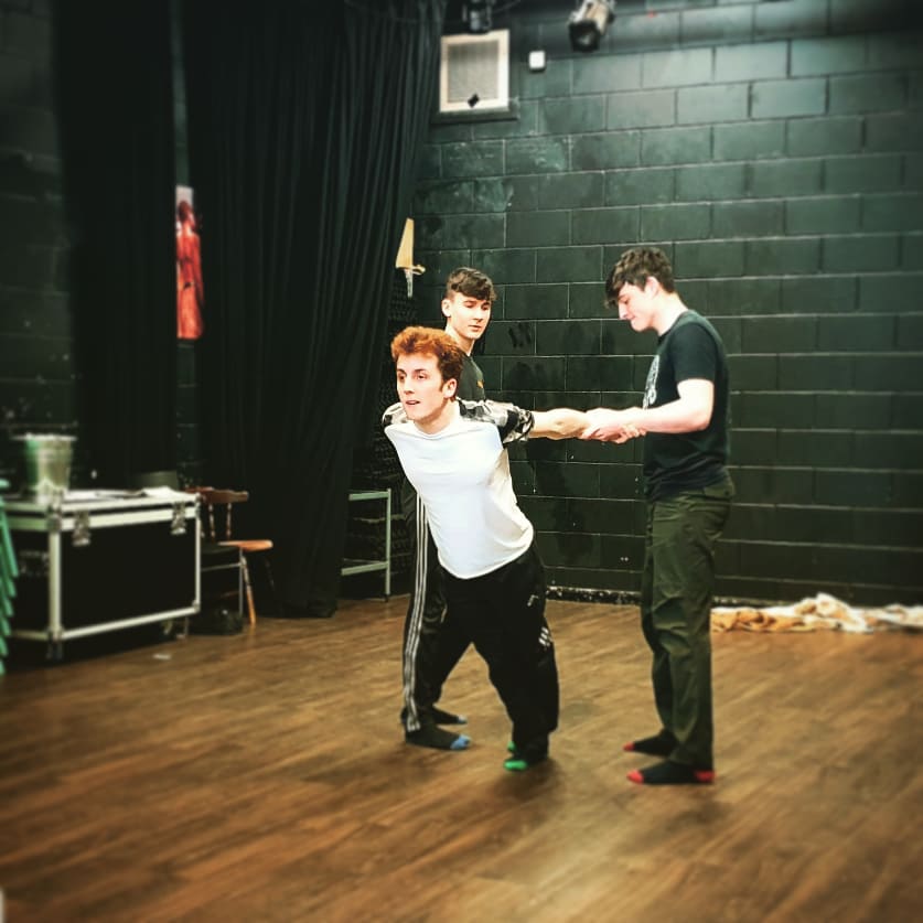 grace_goulding_'s tweet photo. Fab rehearsal with @offthegroundtheatre and director @danotg with their new production Moth by #declangreene! Ace work all, thanks for having me!! @hopestreettheatre in May!
Performers in the pics: James, Ben, Jim and Dan. #moth #physicaltheatre #fantasticwork #movementdirector https://t.co/hsTvAmlj9Q