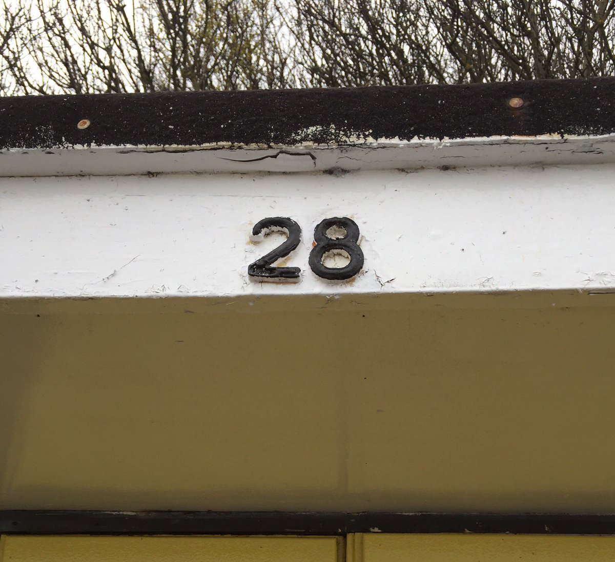 THREAD: Sharing a little Filey Modernism from last weekend. LOVE the beach huts.  Thar be shops, beach huts &amp; typography here