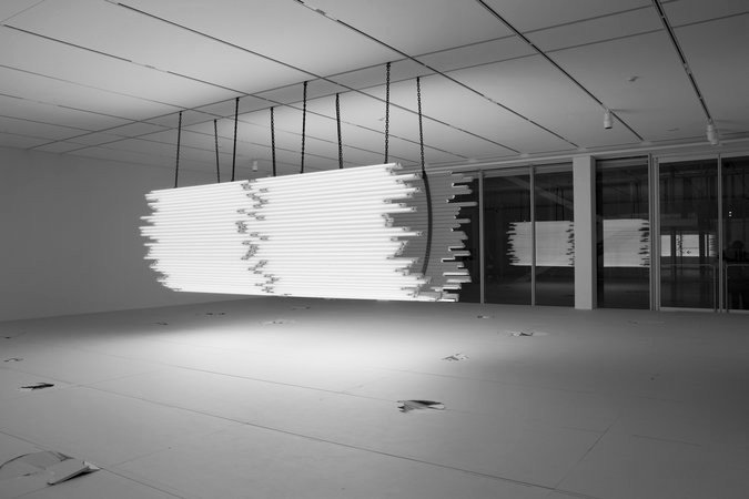 Monica Bonvicini, Light Me Black, 2009.
#fluorescentlights #electricalcables #Light #steelchains #ArtInstallation #ModernLighting