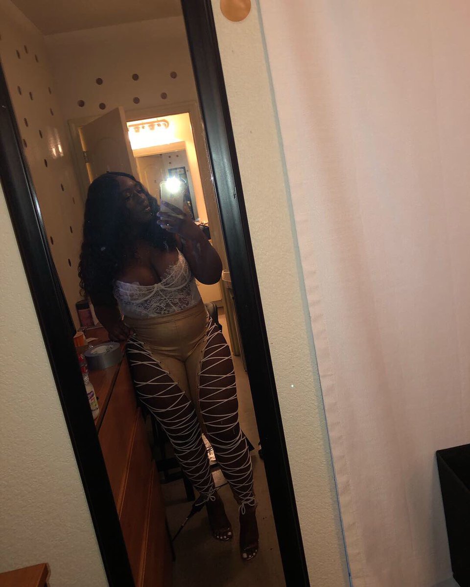 Blaque___'s tweet photo. #SpringFest19🐯🌸.. https://t.co/nZO4sSB877