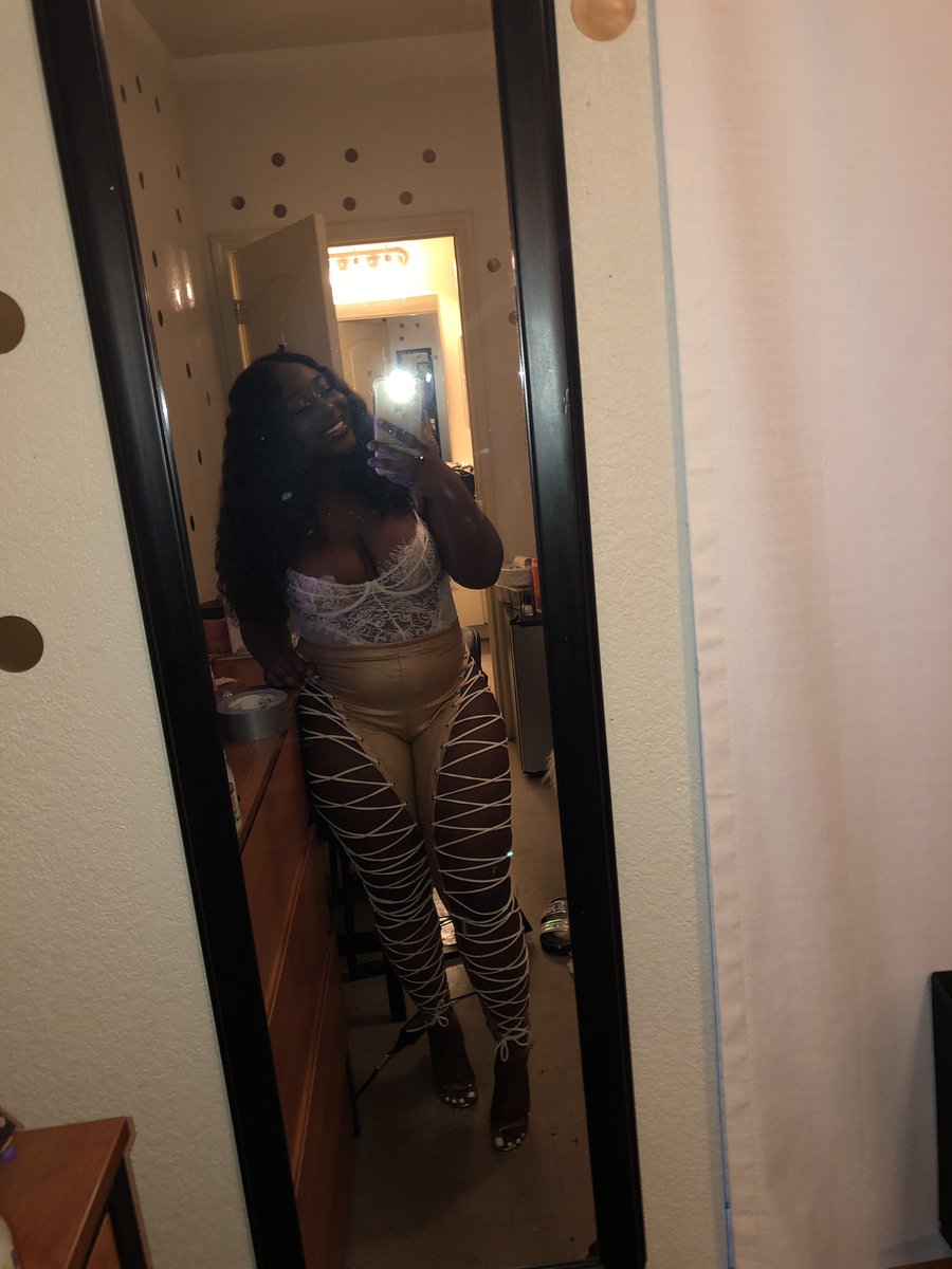 Blaque___'s tweet photo. #SpringFest19🐯🌸.. https://t.co/nZO4sSB877