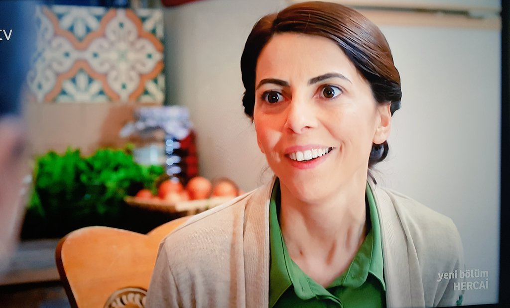 Fakirim, garibanım, beni işe alın Reyyan'dan haber götürüp getireceğim. Ortalığı fişleyip, arkadan iş çevireceğim. Arada kız kaçırma ekşinlarına ortak olurum. Tşk. #benimgünahim