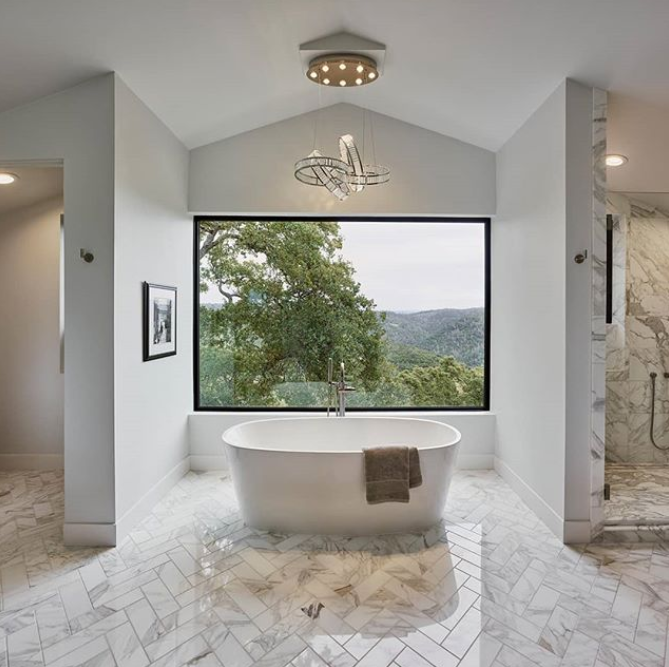 Northeast_abc's tweet photo. This massive fixed window by Western Window Systems allows for a gorgeous indoor-outdoor feel. What do you think?

#northeastbuildingsupply #architecturalbuildingcomponents #westernwindowsystems #westernwindows #windows #homedesign #designinspiration #bathroom #interiordesign https://t.co/p7SIEVfFlH