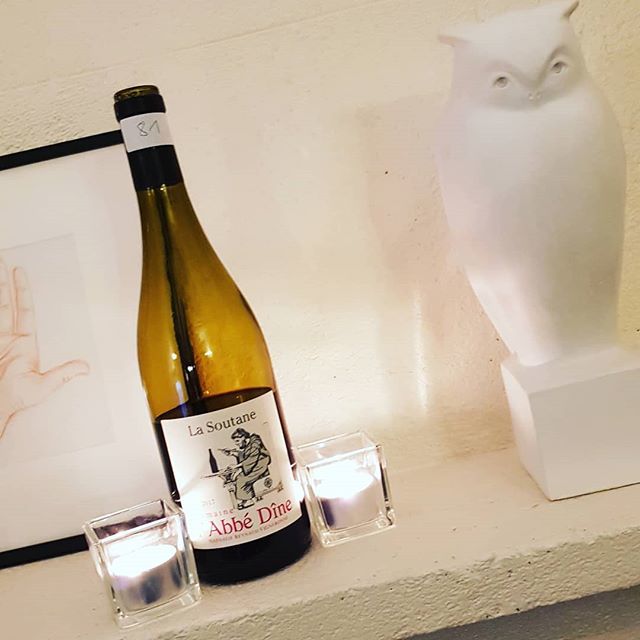 louisemassaux's tweet image. Quand Nathalie Reynaud fait dans le vin de copains : marselan, caladoc, grenache... merci Nathalie, d&apos;avoir accepté de faire Uun IGP. 
Ca pète de cerises noires, thym et poivre blanc. Juste un bonheur qui sourit et empli de rire... #Wine #IGPLover #Frenc… bit.ly/2KxYuG5