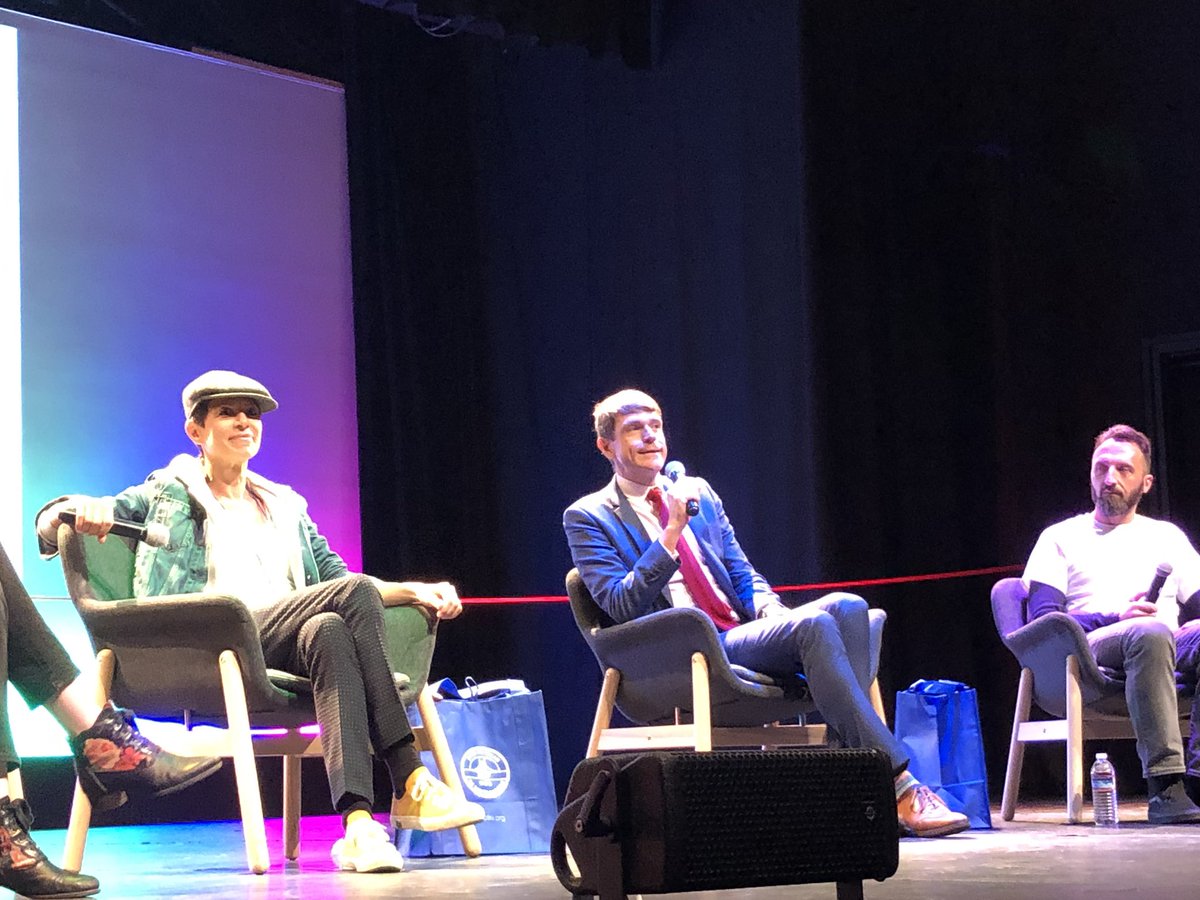 lelyceeSF's tweet photo. A beautiful #LFSFpride student led event with Emmanuel Lebrun-Damiens @FranceinSF , internationally renowned chef @dominiquecrenn and LFSF teacher Olivier Combeau. #LFSF #LFSFmySchool https://t.co/rqjJ4sOpuv
