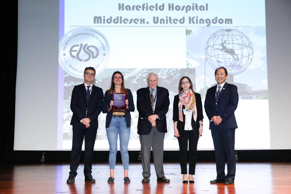 Well done to Harefield Hospital ITU for receiving the ELSO silver excellence award at Euro Elso 2019!! Many thanks to Rita and Esther, nuestros embajadores en Barcelona!! #harefield #ECMO #EuroELSO2019 #ECLS #MCS #harefieldcriticalcare #harefieldtransplantmcs