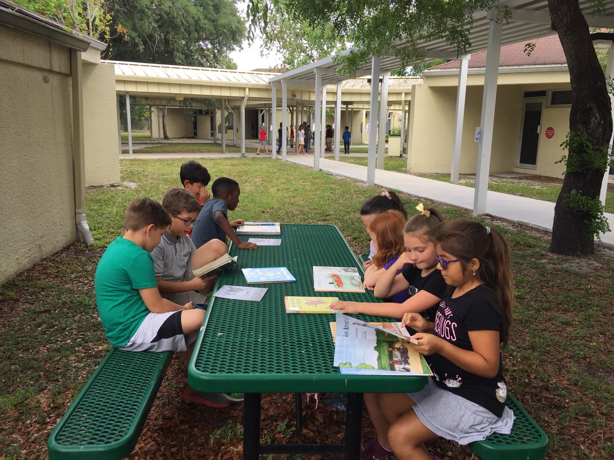 MrsBerlatsky's tweet photo. Buddy Reading with our new friends in @MrsGraham1A’ s was a delightful way to finish up Friday! #peacelovefirst #VikingVoyage19 #FunFriday https://t.co/UkmO8aUjUf