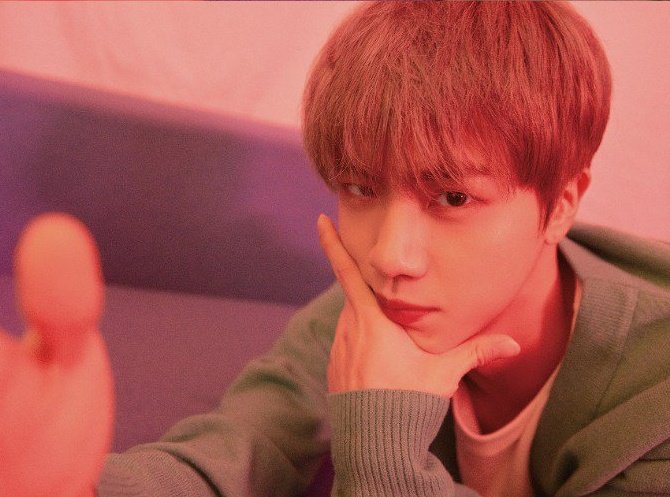 adoringkookies's tweet photo. #MAP_OF_THE_SOUL_PERSONA 
#BoyWithLuvOutNow 
#PinkWithLove 
Go stream the MV on YouTube!!! https://t.co/WurxMUqlFN
