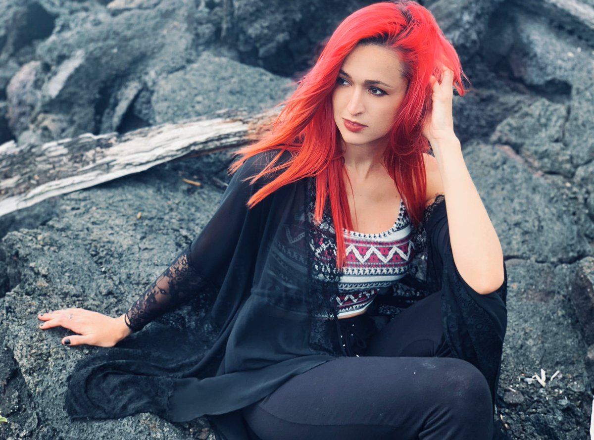 Jaclyn Glenn on Twitter: "Sitting on a volcano in Hawaii 🌋 Can’t really