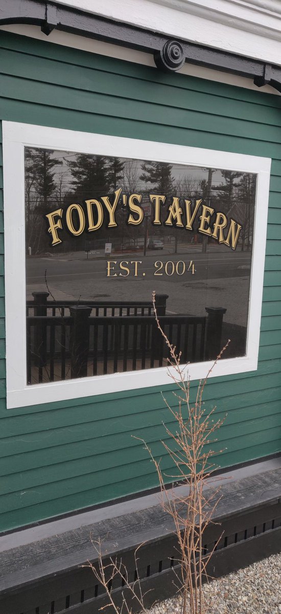 Derry_CAM's tweet photo. @Derry_CAM is gearing up and getting prepared to kick off the #nutfield300 founders weekend at the #DerryNH #FodysTavern with presentations. Stay tuned for coverage. #myderry #thisisderry #destinationderrynh #derrycam https://t.co/oCMBaGL89a
