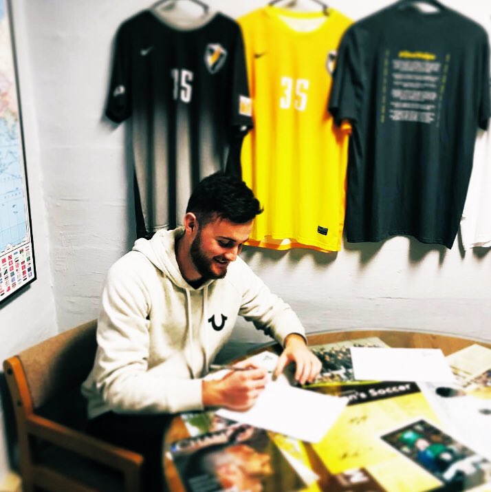 VUMSO's tweet photo. Pen to paper. 
Congrats to @VUMSO and @MatthewKing97 and another of the growing list of #valPROs - contract signed today to begin his career in Sweden. Stay tuned for more details. https://t.co/7yl92lj04d