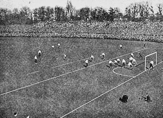 ⚽️Más allá que el fútbol se practicaba hacia muchos años, el 12 de abril de 1891 se considera el comienzo oficial de este deporte en la República Argentina. Ese día, con dos partidos, se dio inicio a una pasión que no tiene techo.

▶️La nota completa acá:lineadefondo.com.ar/noticias/3176