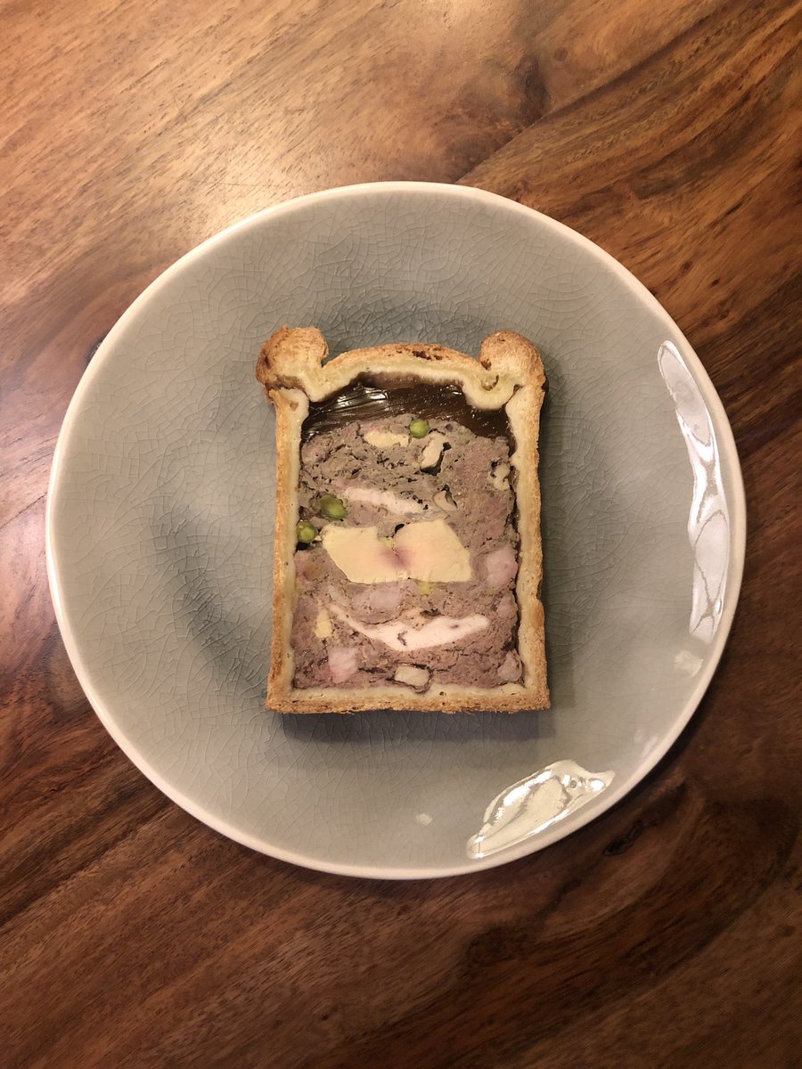 Ce soir c’est pâté croûte de l’Épicerie de la Mère Brazier version <a href="/MViannay/">Mathieu Viannay</a> à Lyon
#mof #patecroute #pateencroute #gastronomie #specialite
