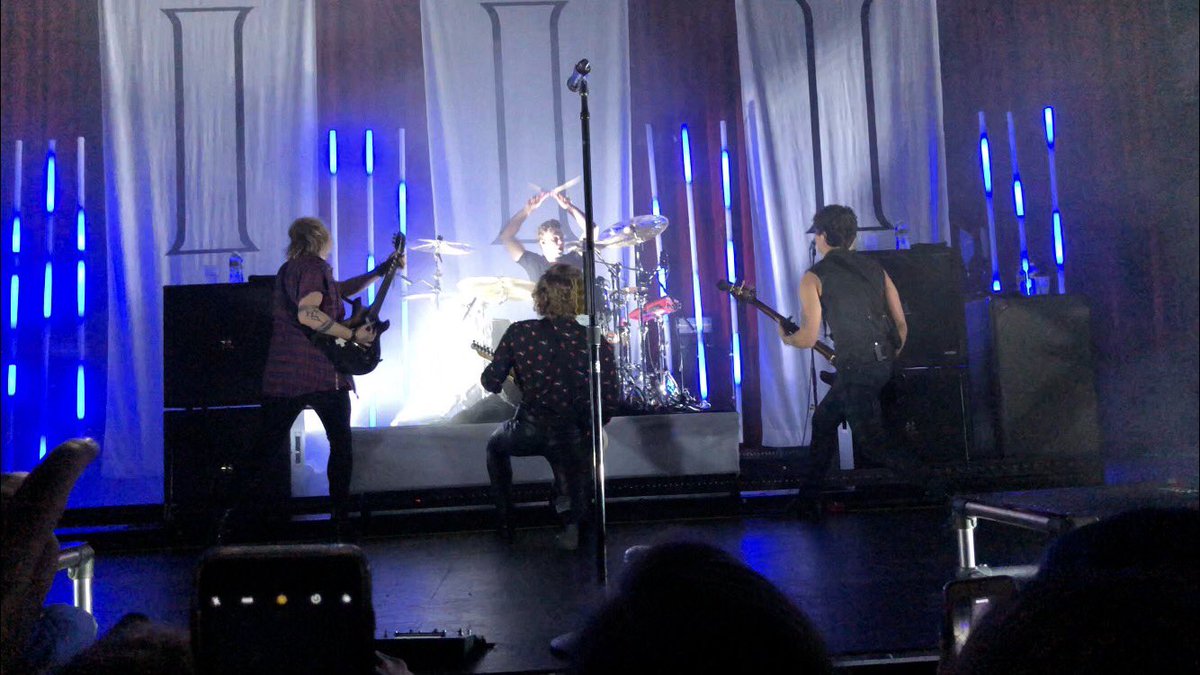 loveerofmine's tweet image. HAPPY 1 YEAR SINCE MY 5SOS3 SHOW This was truly one of the best concerts i’ve ever gotten to experience. I’ll never forget that adrenaline rush and feeling of absolute happiness seeing my 4 favorite people in the whole world after waiting for so long. &amp;lt;333 #5SOS3silverspring