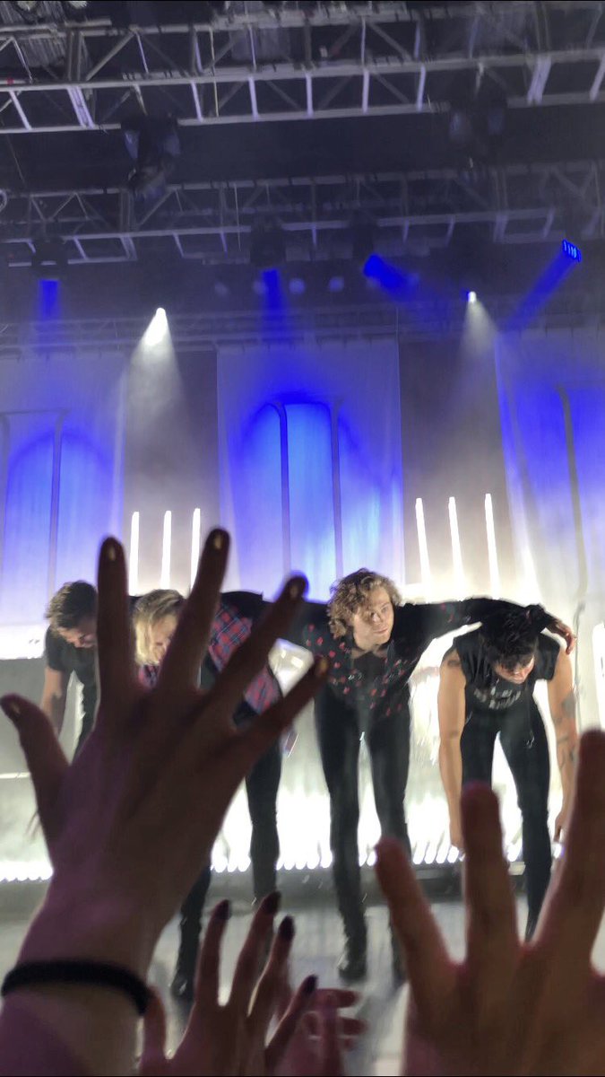 loveerofmine's tweet image. HAPPY 1 YEAR SINCE MY 5SOS3 SHOW This was truly one of the best concerts i’ve ever gotten to experience. I’ll never forget that adrenaline rush and feeling of absolute happiness seeing my 4 favorite people in the whole world after waiting for so long. &amp;lt;333 #5SOS3silverspring