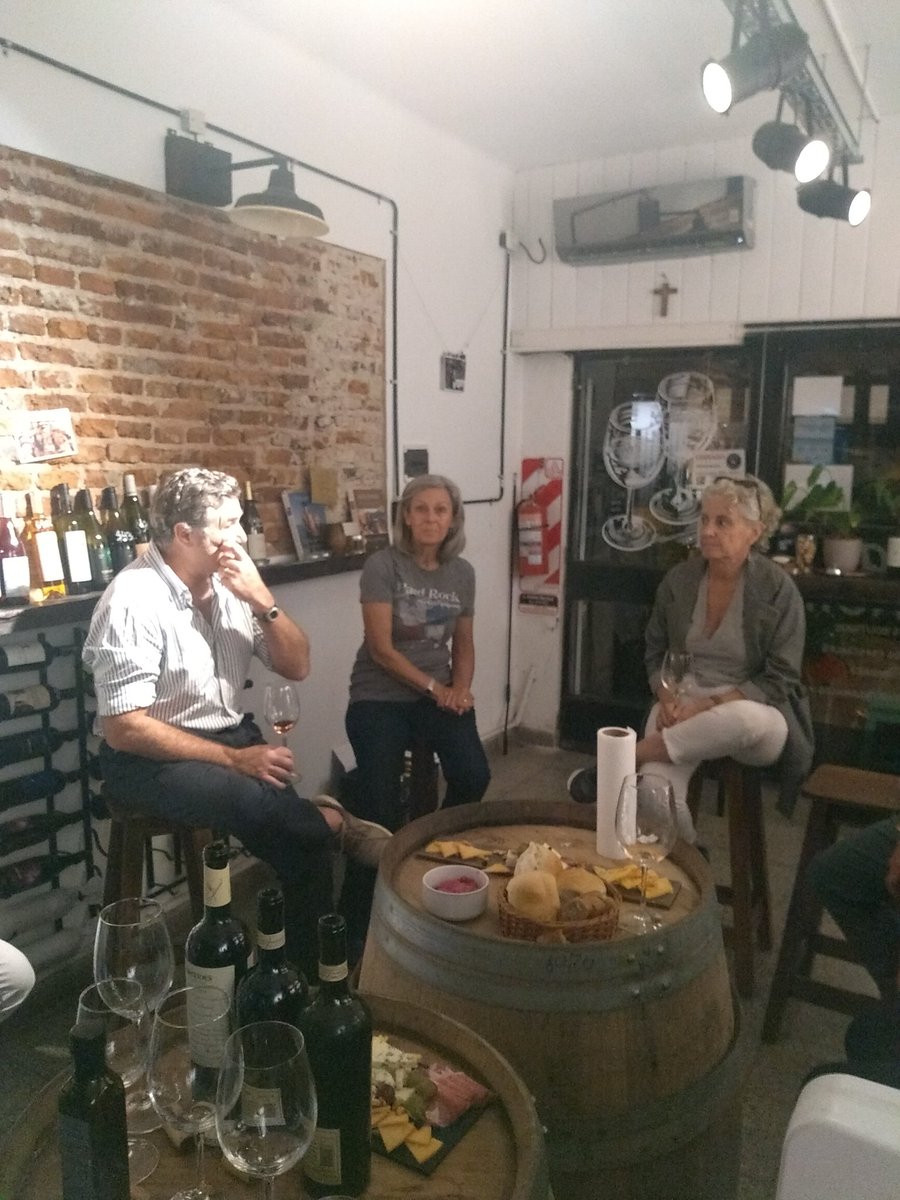 paladar_noir's tweet photo. Federico Sottano nos empieza a explicar los inicios de la bodega Aristides @aristideswines 
Y pronto saldrá en la radio en #Rosario con @pablohamud en #CopyWine https://t.co/UA34fh3xV6