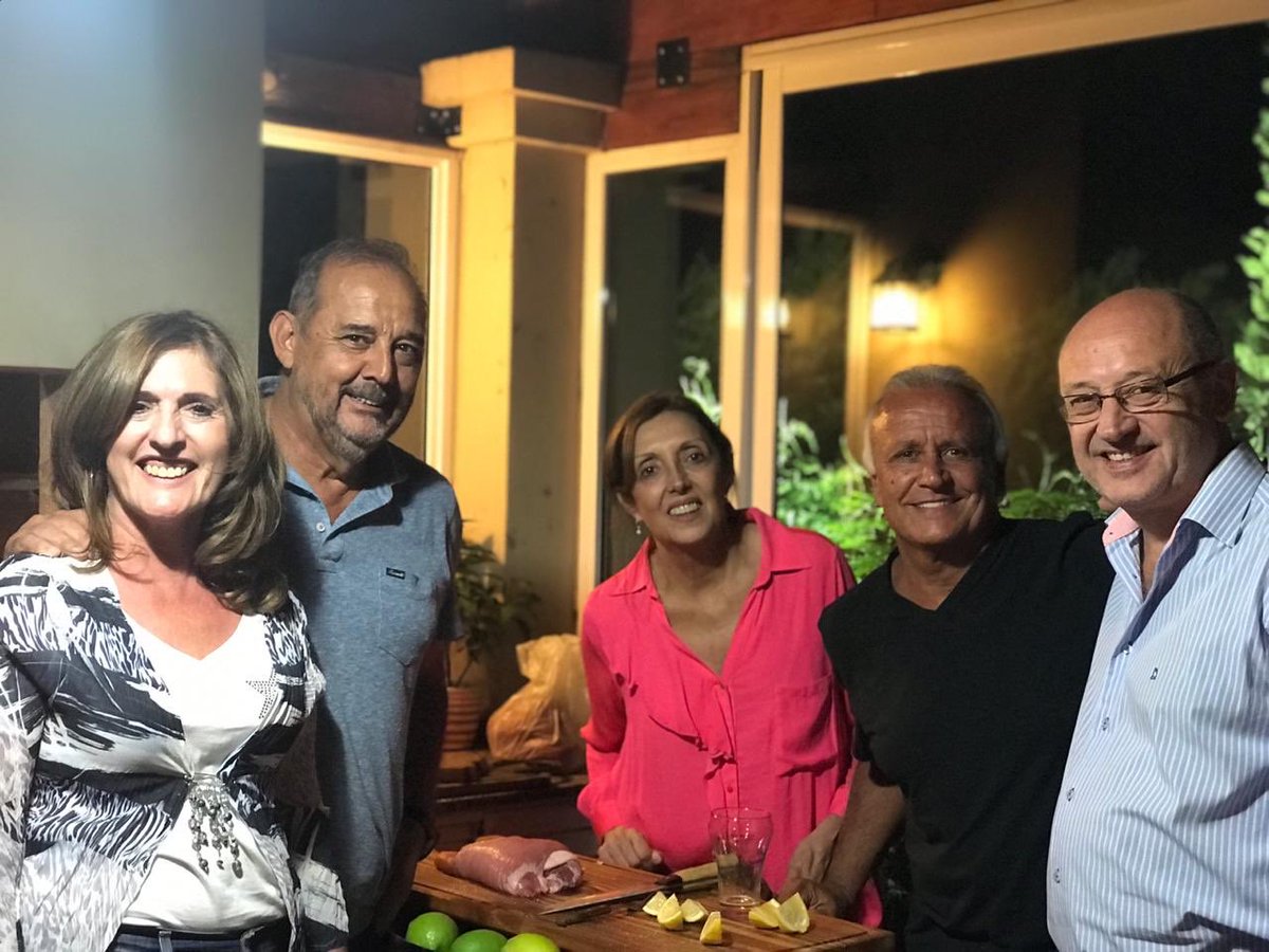 DiputadoRF's tweet photo. Anoche estuvimos reunidos en cena de campaña con el candidato a intendente @nikycantard , la candidata a senadora @chuchi_molina , la candidata a concejal @larrieraines , y mi amigo personal Miguel Del Sel #cambiemos #santafe 💪 https://t.co/W6HVJtjm6G