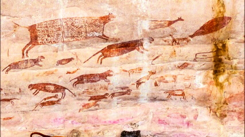 高さ数百メートルの断崖絶壁の途中に描かれた太古の壁画（写真