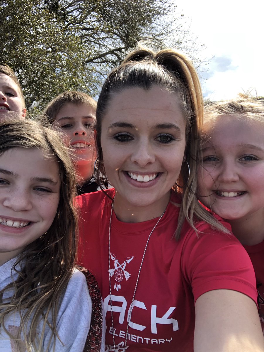 BeareSummer's tweet photo. Recess Fun❤️ #LoveWhatIDo https://t.co/ifRuqEUKuE