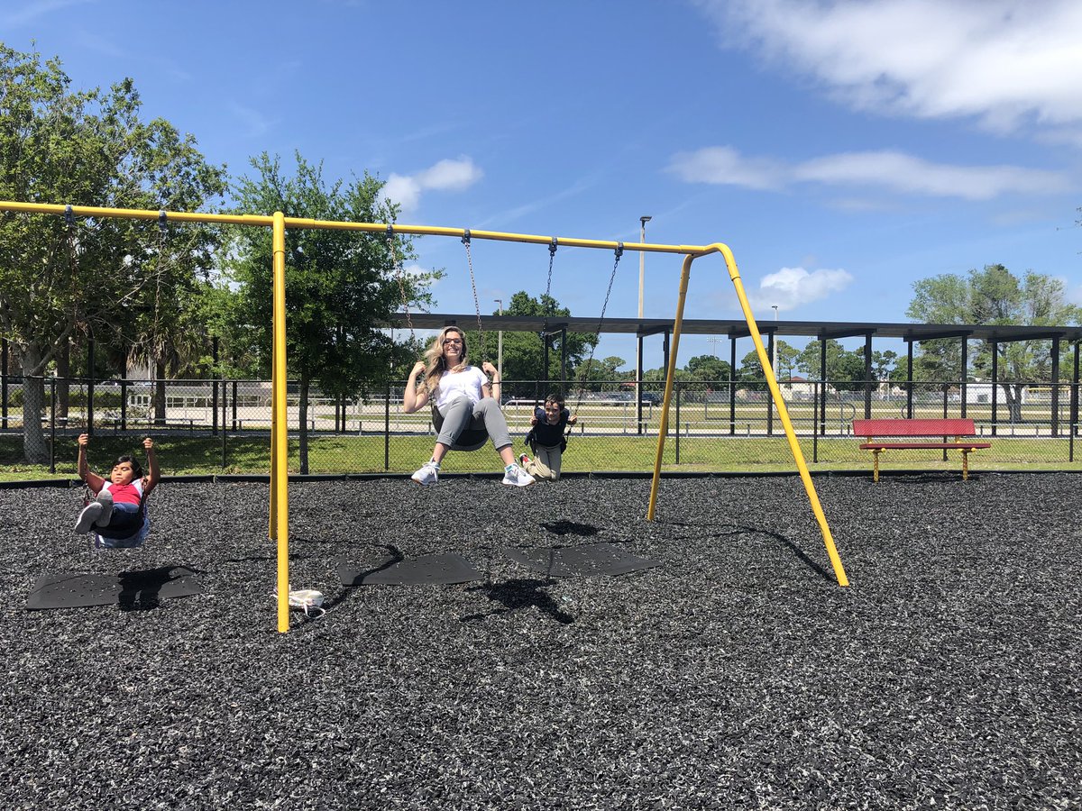 BeareSummer's tweet photo. Recess Fun❤️ #LoveWhatIDo https://t.co/ifRuqEUKuE