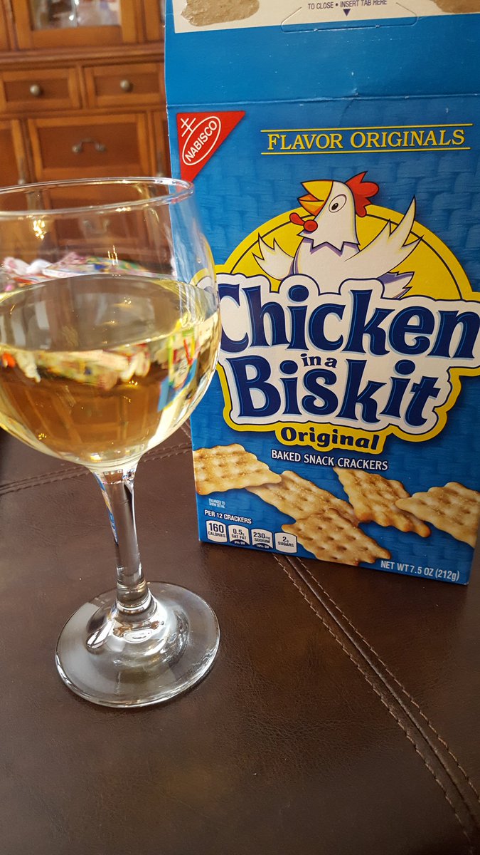 LisaNorlinger's tweet photo. This is how I'm choosing to deal with #SnowMageddon2019. Yes, it's also dinner. Why bother at this point? #mnweather #chickeninabiskit https://t.co/D2wFBwNMPM