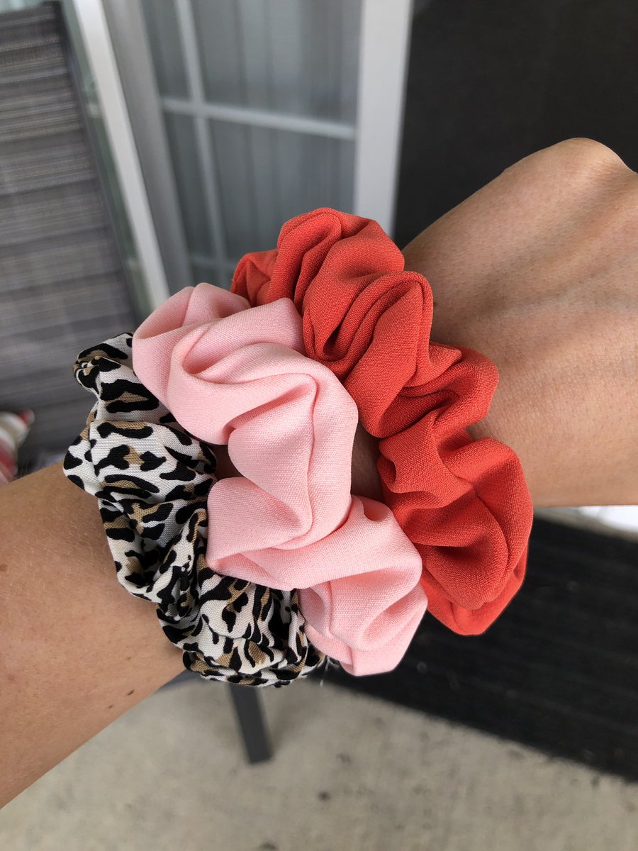 _emmapowers's tweet image. THESE ARE PHENOM! Ollie is jealous 🤩