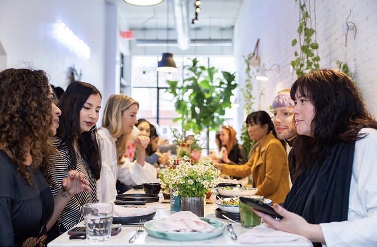 natashankpr's tweet image. Farm-to-table? More like farm-to-shower! 🍎🚿 This morning at @EarlyBirdBrew we hosted some of our favourite people for breakfast and celebrated the Canada-wide launch of Aveeno’s new hair care collections! ☺️💁🏻‍♀️ Love overnight oats? There’s a hair mask to match 🙌🏻