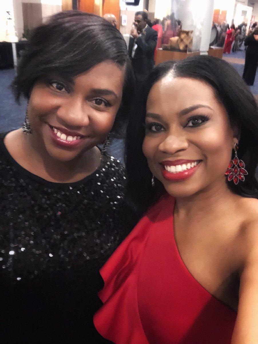 TearsaSmith's tweet photo. Happy #NationalSiblingDay Hereβs my baby sister and me. π―ββοΈ #SmithGirls https://t.co/eKODkqFzXU