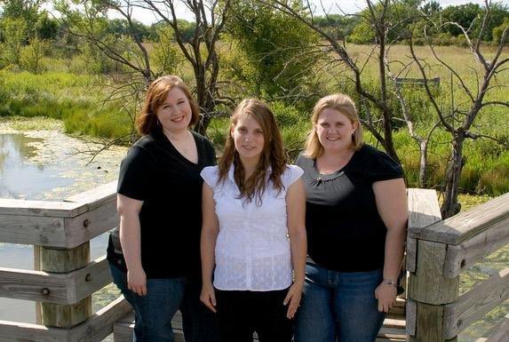 Happy #nationalsiblingsday to the most amazing two women I get to call SIL!! ☺️