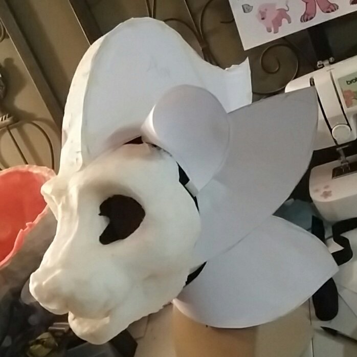 ⏤͟͟͞͞⭐️Kyubbi ⏤͟͟͞͞⭐️ on X: Lion Fursuit Stuff #1 -- I've already sculpted  ,molded and casted the face with expanding foam , now I'm patterning out  the mane , I'm trying to go