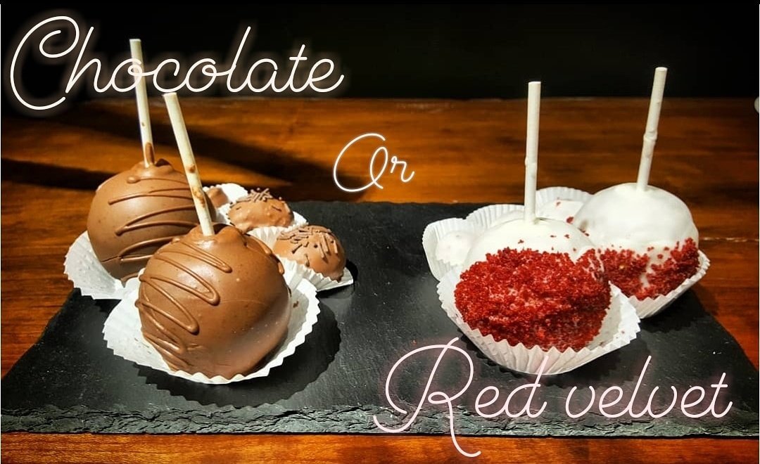 CafeGuilty's tweet photo. Which One Is Your Favorite? Chocolate Or Red Velvet. #guiltypleasures #guiltypleasurez #cafe #cupcakes #cupcake #woodbridge #vaughan #dessert #desserts #cake #cakes #cakepops #redvelvet #redvelvetcakepops #whitechocolate #chocolate #chocolatecakepops https://t.co/WEpLyBpS6c