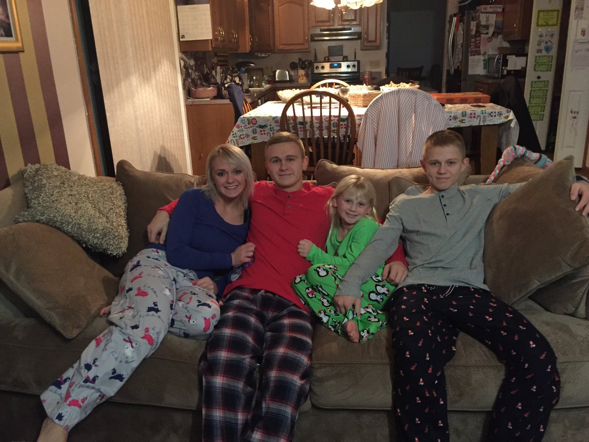 happy sibs day ❤️ <a href="/jsoko30/">Jacob Sokolowski</a> @bobcatbritt