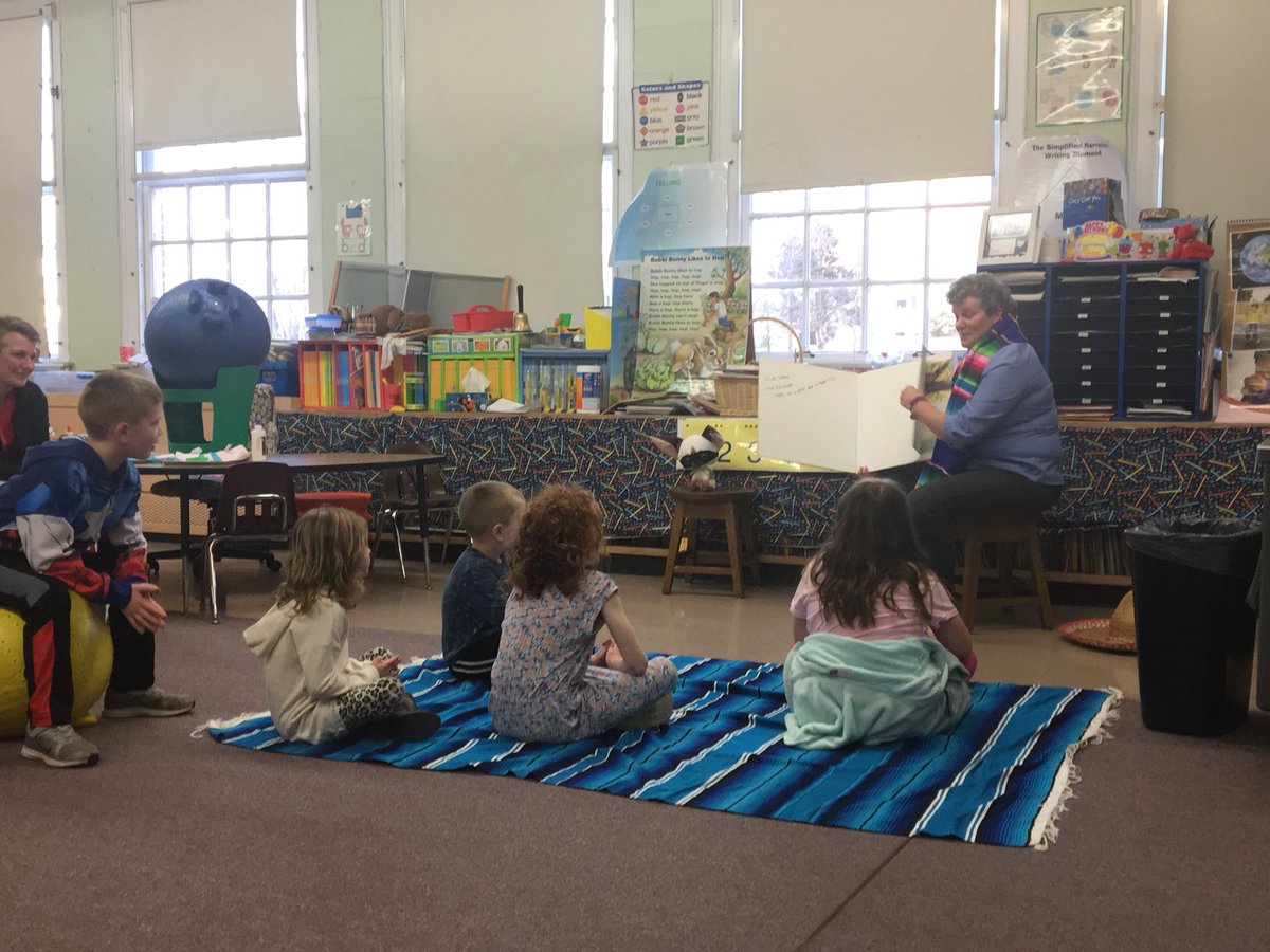 EbKbyrne's tweet photo. Literacy Night at Central School #EBReads #EBcreates #Littlevikings #FitLit #yogaflowstorytelling https://t.co/8KIBWqXqs4