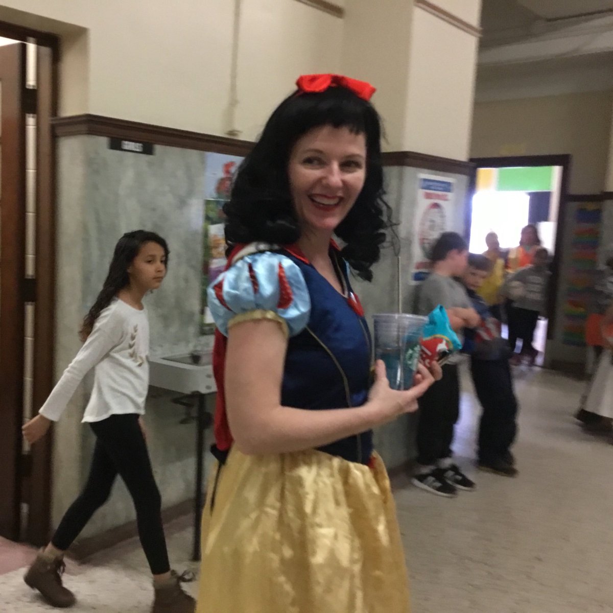 RFlynn5's tweet photo. @PrinceEdwardPS teachers are awesome! Always involved, always fun, always trying new stuff! #PEBookfair @7WPacers @mstrussler @chlumecky https://t.co/AFx6J1FK9U