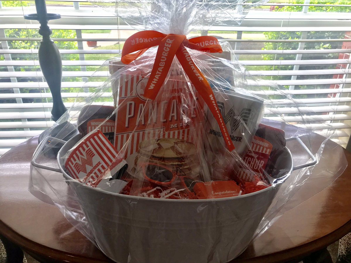 PrestonwoodPolo's tweet photo. Thank you @Whataburger ! Got @PoloOnTheLawn tickets? $500 casino chips with general admission, $1000 VIP.  Benefits HOPE Food Ministry. https://t.co/RsElsmJUPO @prairiehousetx VIP dinner or preorder dinner online! Picnic/BYOB #KENTUCKYDERBY #POLO https://t.co/L4dyPc73rV