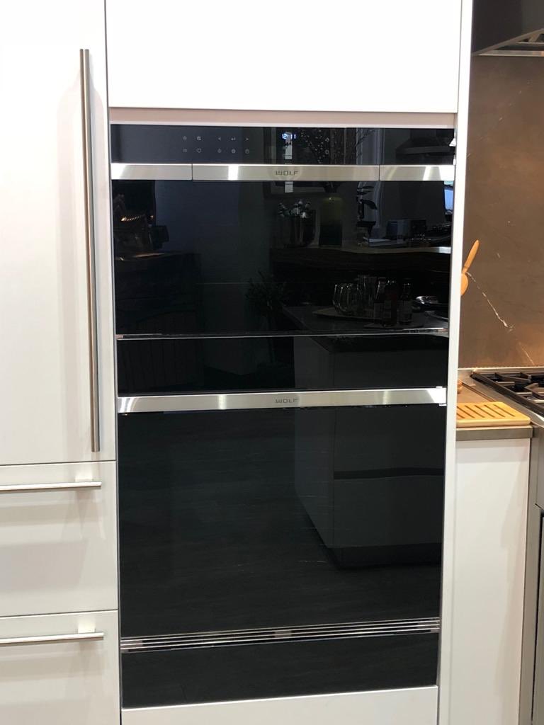 craigdavies9's tweet photo. Such a cool bit of kit super sleek handless steam oven, full size multifunction oven and vacuum pack drawer 1st in Europe on display at Knightsbridge ⁦@SubZeroWolfUK⁩ https://t.co/my97f7q6Cv